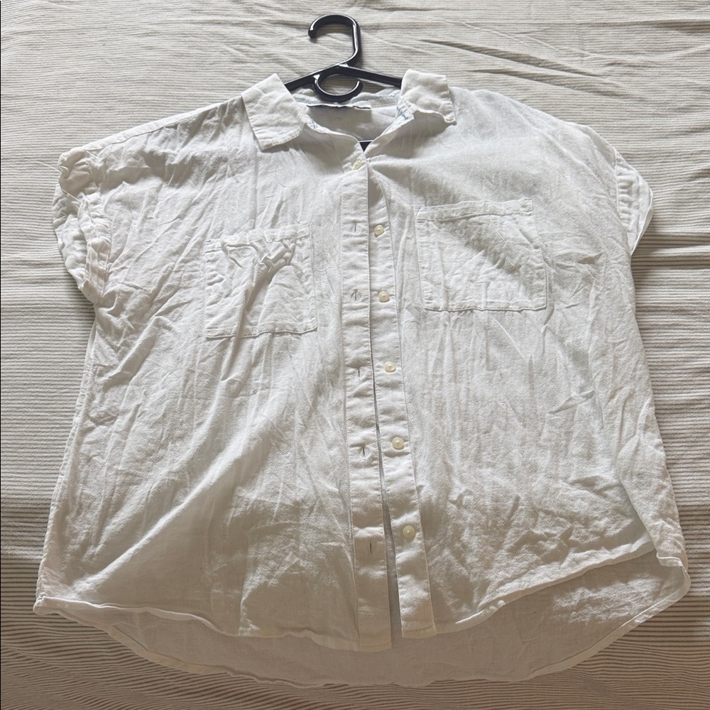 Women’s White Short-Sleeve Button-Up Shirt